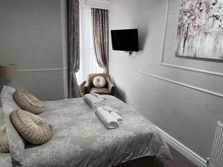 Tanes Hotel - 4