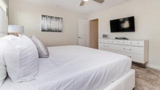 Last Minute Disney Getaway! Private Pool, Hot Tub & Games Room. Book Now! #22516 - Kissimmee - 1