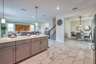 Last Minute Disney Getaway! Private Pool, Hot Tub & Games Room. Book Now! #32850 - Kissimmee - 1