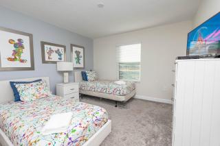 Last Minute Disney Getaway! Private Pool, Hot Tub & Games Room. Book Now! #78405 - Kissimmee - 1