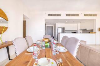 Luxury Three Bedroom Apartment in Dubai Creek - Dubai - 2