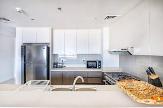 Luxury Three Bedroom Apartment in Dubai Creek - Dubai - 2