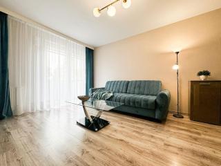 Stylish Apartment - Balcony, Church Views, Parking! Tram - Wrocław - 3