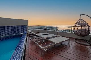 Stylish Penthouse with 180 degree Ocean Views! - Cape Town - 0