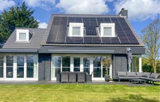 5 Bedroom Cozy Home In Bergen - Bergen - 0