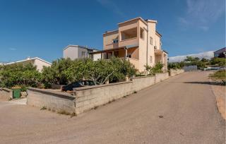 Stunning Apartment In Maslenica - Maslenica - 2