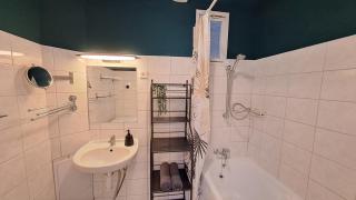 Na Slupi Sanctuary: Serene 2-Bedroom Getaway Prague - Prague - 7