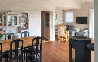 3 Bedroom Stunning Home In Bøvågen - Bøvågen - 6