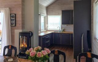 3 Bedroom Stunning Home In Bøvågen - Bøvågen - 3