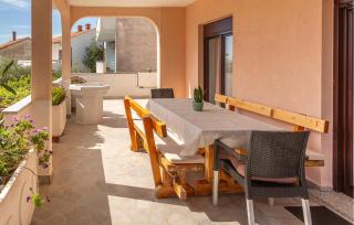 Stunning Apartment In Krk With Kitchen - Krk - 4