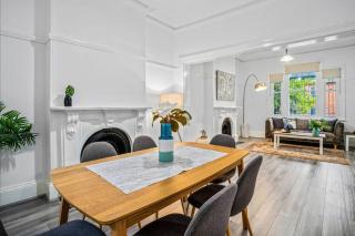 Beautiful & Ultra Convenient 4-bdrm Terrace - Sydney - 6