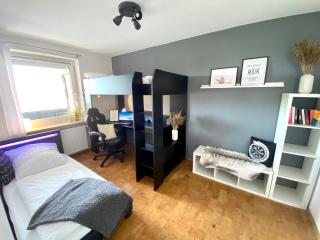 City Ferienwohnung SKYLINE - mit großem Balkon & XXL- Sofa für bis zu 4 Personen - Bremerhaven - 5