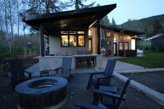 Luxe Lake Cabin Hot tub Grill Firepit EV charger - Onalaska - 6