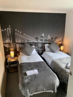 Relocating - Moving House - Contractors - Manchester - 6