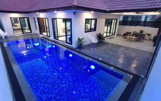 Experience perfect swimming pool water at Royal Park Village - Walk to the Beach - 6 people - max 3 males - Jomtien Beach - 0