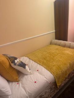 Basildon Essex Modern 3 Bed House for 7 guests Free Parking and WiFi - Nevendon - 2