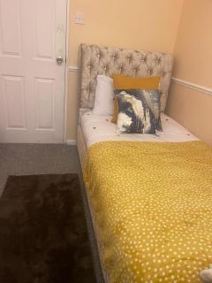 Basildon Essex Modern 3 Bed House for 7 guests Free Parking and WiFi - Nevendon - 4