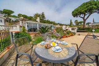 Valerie's Lux Summer House - 9