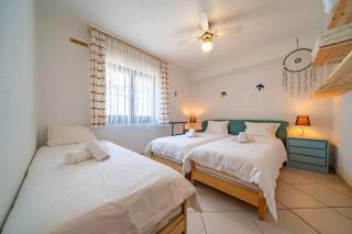 Valerie's Lux Summer House - 3