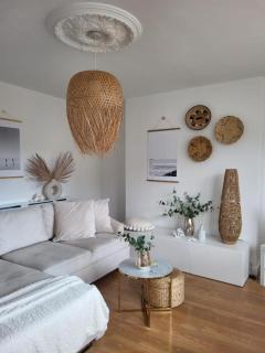 Seagrass Studios - 88 North Marine Road - Scarborough - 9