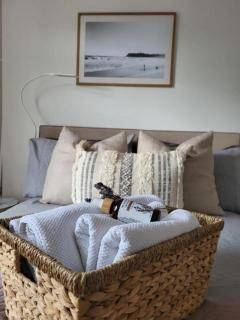 Seagrass Studios - 88 North Marine Road - Scarborough - 2