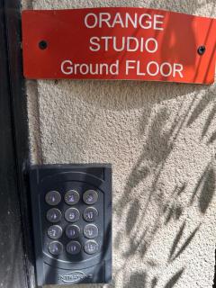 ORANGE STUDIO WITH 24/24 ACCESS - Bois-Colombes - 5
