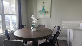 Spacious Home Near Downtown - Austin - 5