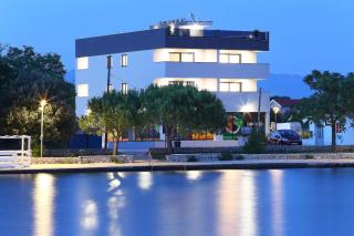 Apartments Bonaca with Jacuzzi - Privlaka - 0