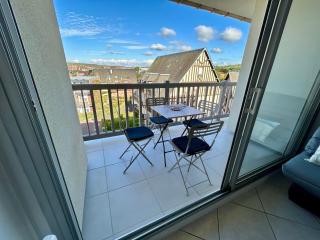 Appartement Vue Mer - 30 m de la plage - 5 minutes à pied du centre ville et du Casino - 7