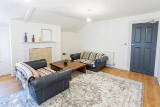 2BR Dorset Charming Apartment in Towncenter - Christchurch - 0