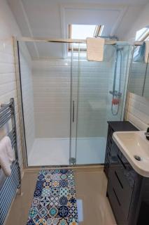 2BR Dorset Charming Apartment in Towncenter - Christchurch - 9