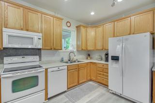 Waveland Vacation Rental - Walk to the Beach! - Waveland - 2