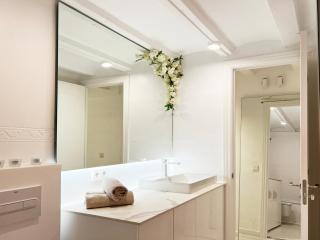 White Apartment Barcelona - 6