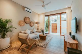 Private Pool, Skylight Bathtub, Dreamy Pool and Serene Greenery in Canggu! - Canggu - 8