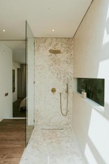 Private Pool, Skylight Bathtub, Dreamy Pool and Serene Greenery in Canggu! - Canggu - 7