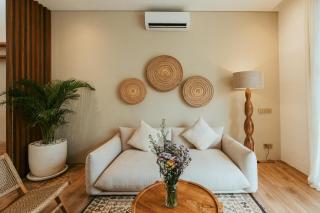 Private Pool, Skylight Bathtub, Dreamy Pool and Serene Greenery in Canggu! - Canggu - 2