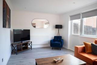 Modern 3 Bedroom house in Finchley - 2