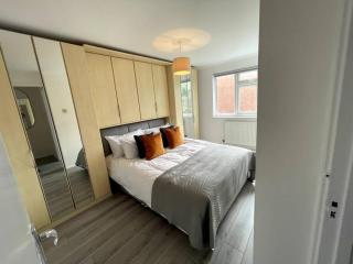 Modern 3 Bedroom house in Finchley - 4