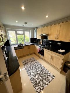 Modern 3 Bedroom house in Finchley - 6