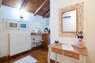 Cozy Attic Suite - Elia Apartments Chrisso - Delfi - 1