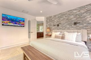 Imperial Waterfront Villa- Walk to Beach Pool & Spa - 4