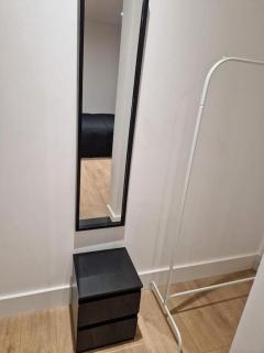 Modern, stylish and homely studio APT with separate kitchen and bathroom - 5