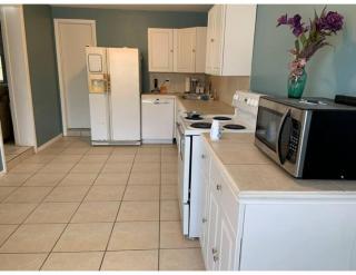 Cottage by the beach! - Clearwater Beach - 7