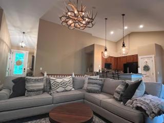 Bear Lake Reserve MOVIE THEATER and HOT TUB in the Mountains! - Tuckasegee - 3
