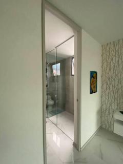 Luxury apt! Guest friendly! Great location! Jacuzzi, Gym, Security! - 1