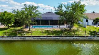 Cozy retreat Family-Friendly Saltwater Heated Pool Villa - Cape Coral - 4