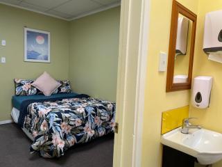 Silverfern Backpackers - 8