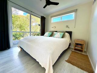 Four Huia - Oneroa - 5
