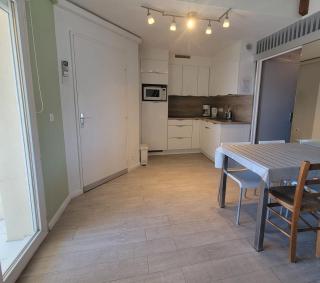 Beautiful T3 with balcony - near beach - Fréjus - 8