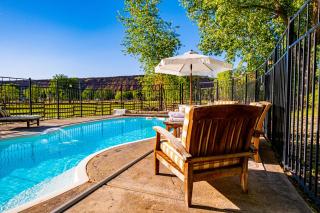 Zion's Cabin and Boujee Barn - Virgin - 9